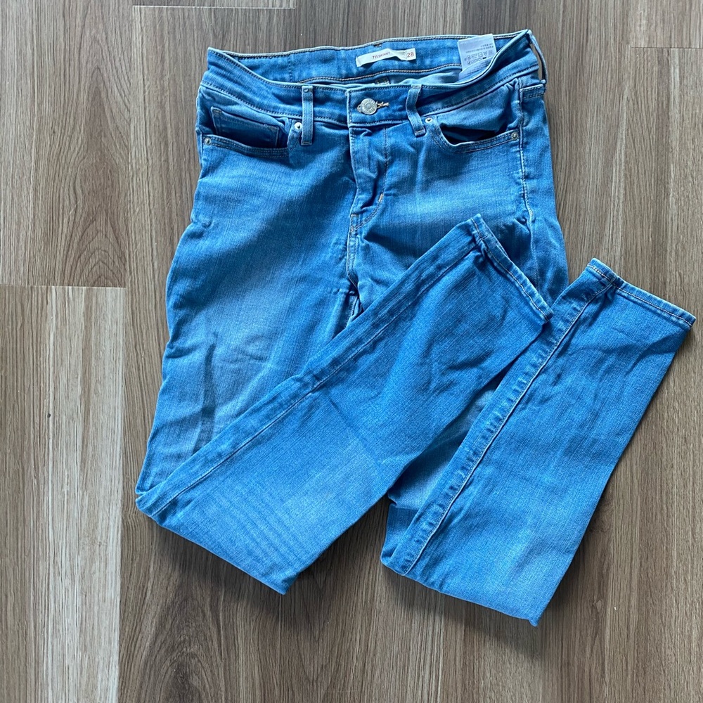 Levi 711 skinny jeans